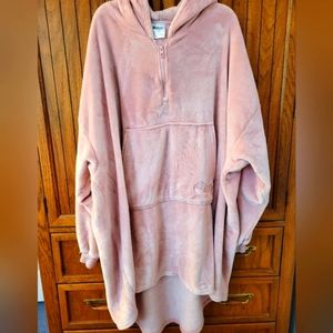 The Comfy wearable blanket